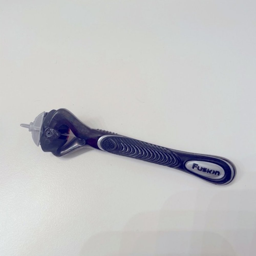 Mens Razor - Picture 2 of 3